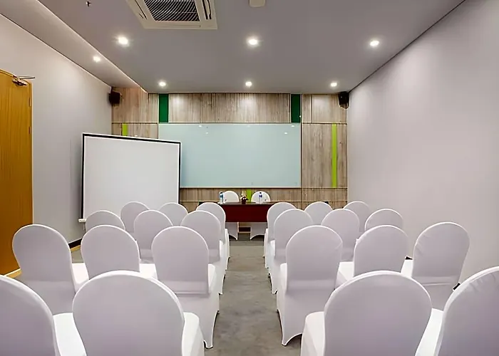 Rv Gianyar ホテル 4*